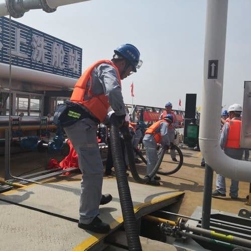 China Port Oil Tanker Deslopping