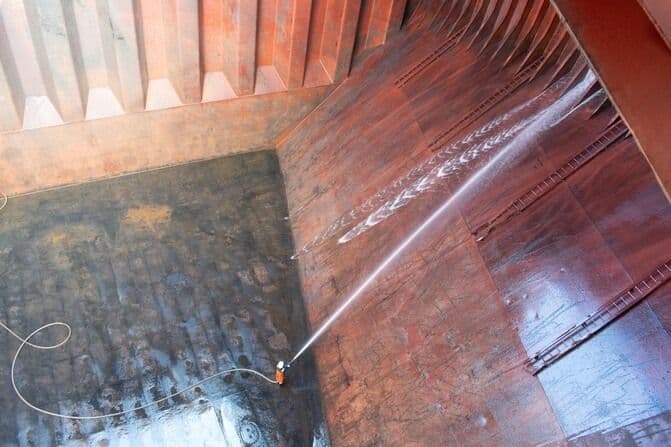 Hold Cleaning in Pipavav Bandar - 1